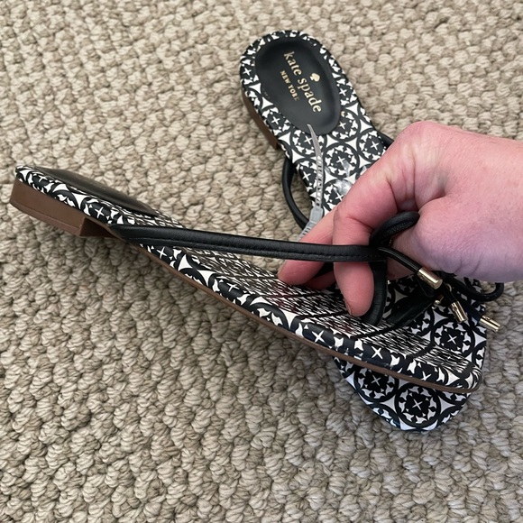 Brand new Kate Spade flip flops, never worn, size 7.5 - Picture 5 of 7